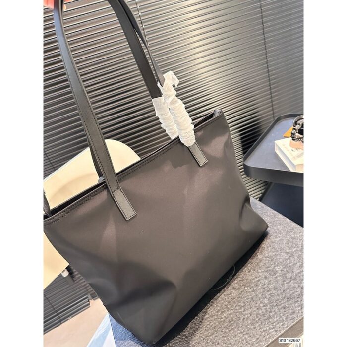 Prada Re-Edition 1978 Re-Nylon And Saffiano Tote Bag PD080 - Image 2